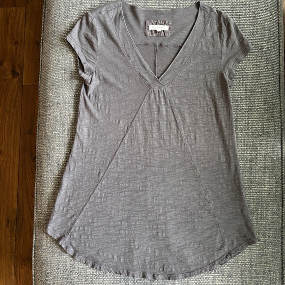 Sundance Mododoc Gray V-Neck Short Sleeve Essential Top Sz XS - Picture 1 of 4